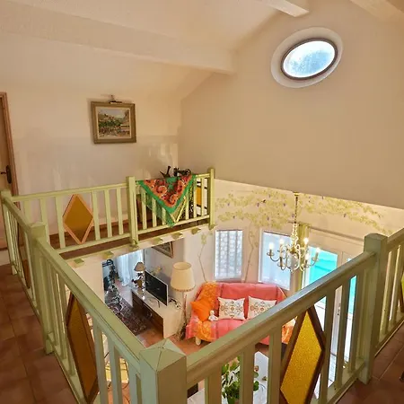 Les Roches Villa